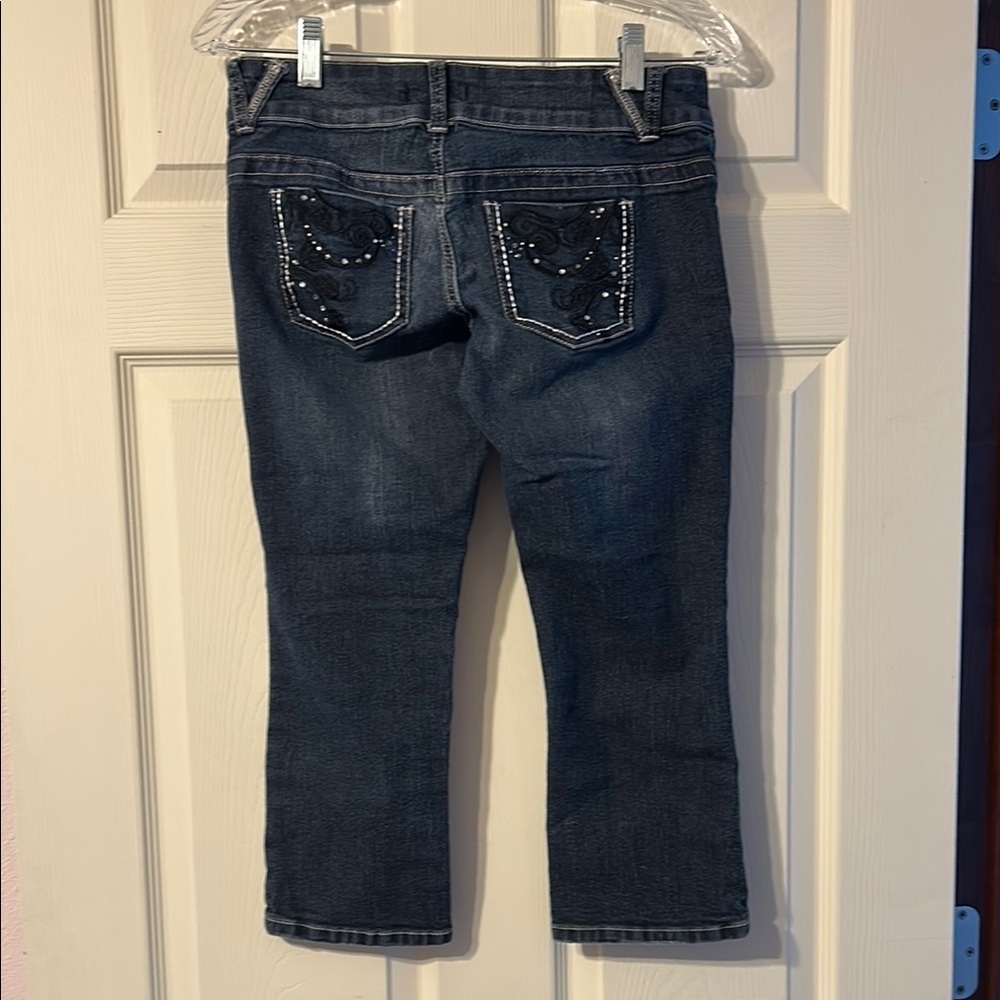 Maurice’s Jean Capris Small Embroidered Embellished Pockets